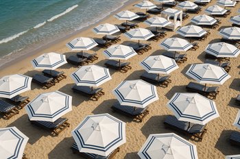 Ile kosztuje leżak na Astir Beach? Ceny najdroższej plaży w Atenach (2025)