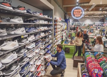 Are Shops Open on Sundays in Greece? 2026 Calendar & Opening Hours