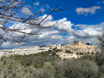 Ateny za darmo: Gdzie zobaczyć najpiękniejszy widok na Akropol? Odkryj Wzgórze Filopappou zupełnie za free