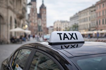 Τιμή Ταξί από το Αεροδρόμιο Κρακοβίας στο Κέντρο 2026 - Σταθερό Κόστος & Αποφυγή Χρεώσεων