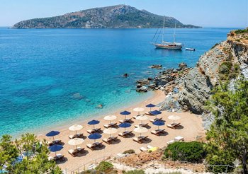 best beaches athens: panoramic view of the Athenian Riviera in 2026 with a sunny beach and crystal-clear water.