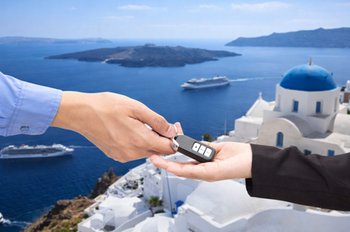 Wynajem auta w Grecji 2026: ceny, mandaty, ubezpieczenie