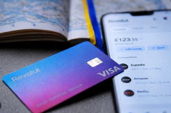 Czy Revolut działa w Grecji? Opłaty, limity i realne koszty płatności w 2025/2026 roku