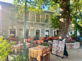 Peloponez: malownicza górska osada Kosmas