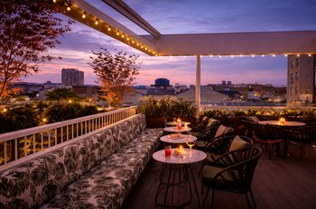 Ένα από τα ομορφότερα ξενοδοχεία του κόσμου 2025 βρίσκεται στη Βαρσοβία