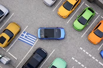 Czy warto wynająć samochód w greckich miastach w 2026 roku? Parkowanie, przepisy i lokalne praktyki