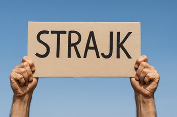 Święto Pracy 2025 w Atenach: Jak będą kursować autobusy, trolejbusy i promy 1 maja?