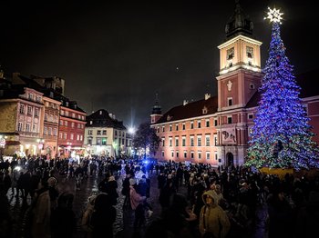 Χριστούγεννα στην Πολωνία: Φεστιβάλ Φωτιστικών Εγκαταστάσεων στην καρδιά της Βαρσοβίας