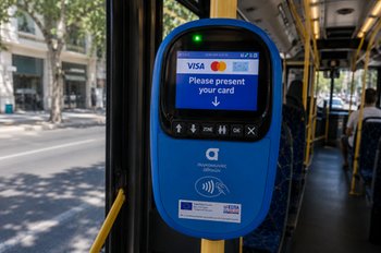 Jak zapłacić za przejazd autobusem w Atenach?