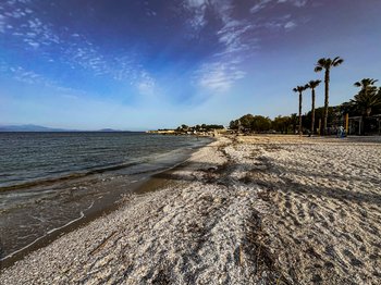 Plaża Zoumberi: Ulubione miejsce lokalsów zaledwie 45 minut od Aten